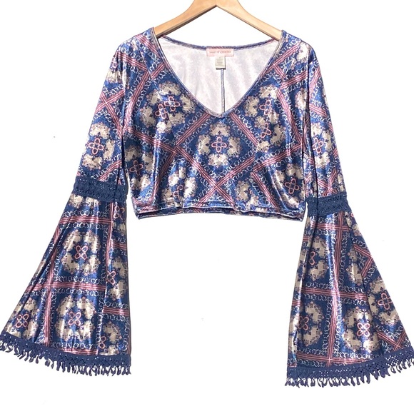 BAND OF GYPSIES Women’s Boho Velvet Printed Cropped Bell Sleeve Top size medium - Picture 1 of 5